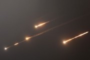 八字正缘伊朗以导弹齐射回应以色列的大规模袭击